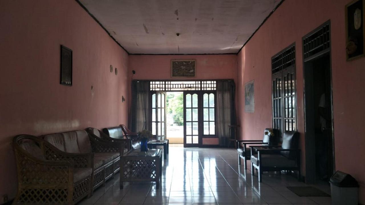 Spot On 2969 Hotel Citra Ayu Labuhan Εξωτερικό φωτογραφία